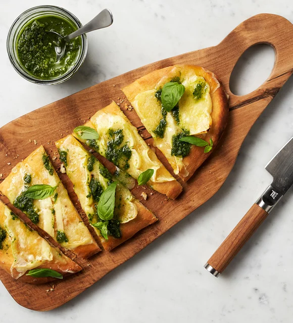 Pain à l’ail avec pesto et Double crème blanc Castello®