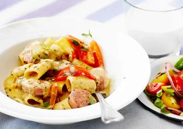 Italiensk pastapanna med salsiccia