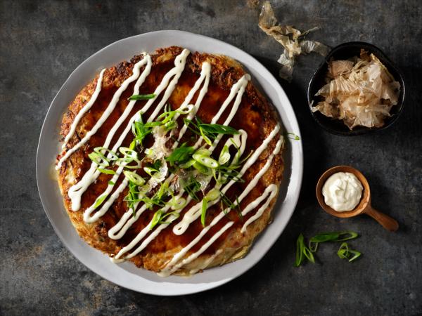 Okonomiyaki - japansk vitkålspannkaka