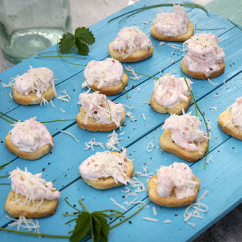 Räkröra med parmesan på crostinis