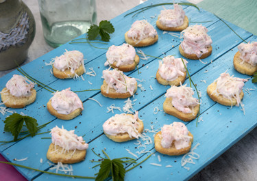 Räk- och parmesanröra på crostinis