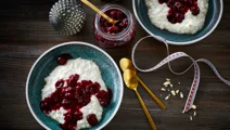 Rijstepap met kersensaus