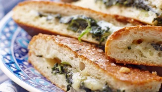 Fyllda bröd med spenat och ost