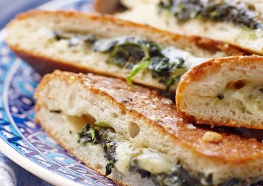 Fyllda bröd med spenat och ost