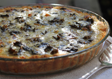 Täyteläinen suppilovahveropiirakka