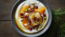 Julgranola med kanel, ingefära och torkade äpplen