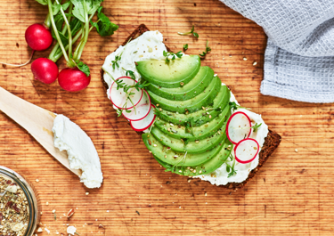 Smørrebrød med flødeost og avocado