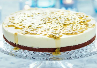 Vit chokladmoussetårta med passionsfrukt