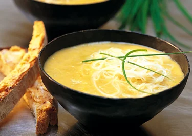 Thaisoppa med chilibröd