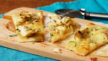Pizza bianca med kronärtskocka och tryffelost