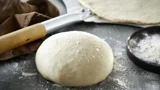 عجينة البيتزا