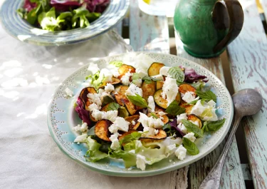 Zucchinisallad med harissa och fetaost