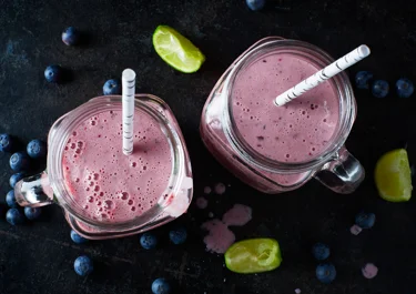 Blueberry protein smoothie with vanilla