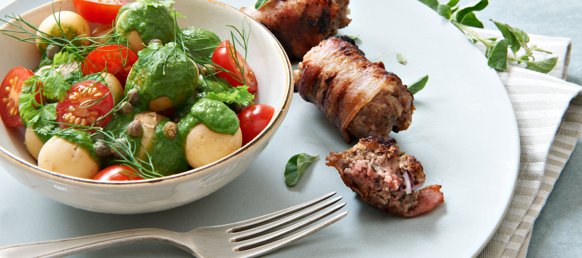 Grøn kartoffelsalat med grillede oksedeller