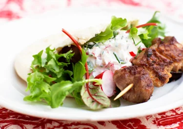 Kebabspett med rädistsatsiki