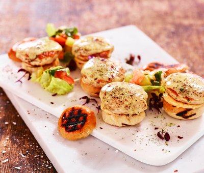 Chicken sliders with chilli dip and tomato-salsa