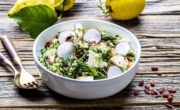 Quinoasalat med Castello® White Red Chili