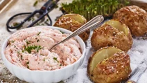 Laxröra med bakad potatis