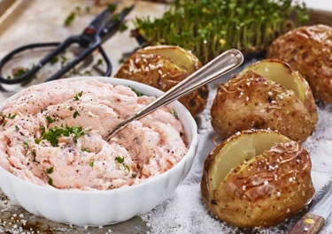 Laxröra med bakad potatis