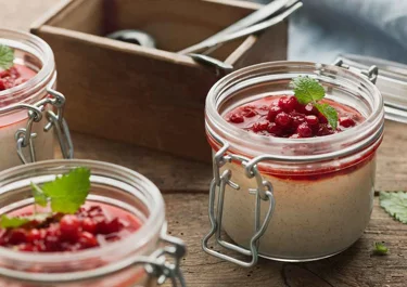 Kanelpannacotta med lingon