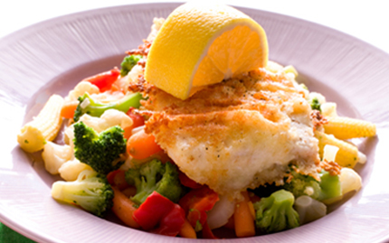 Juustolla paneroitu kala