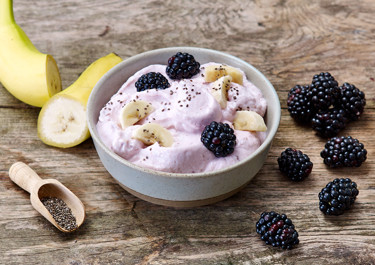 Skyr Bosfruit met fruit en amandelen