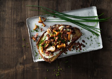 Sienileipä pekonilla ja tuorejuustolla