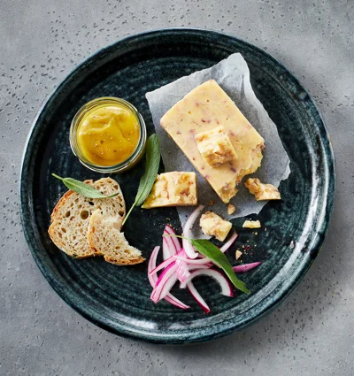 Castello® RED ONION CHEDDAR CHEESE