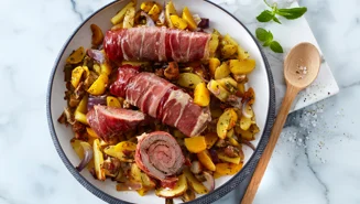 Saltimbocca inside-out med bagte rodfrugter