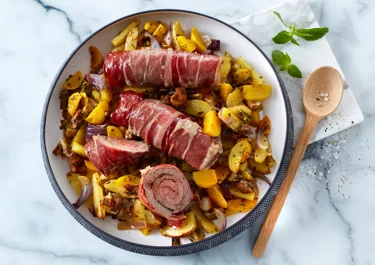 Saltimbocca inside-out med bagte rodfrugter