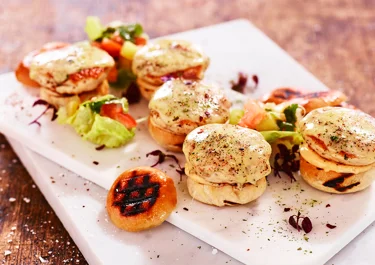 Kycklingsliders med chilidipp och tomatsalsa
