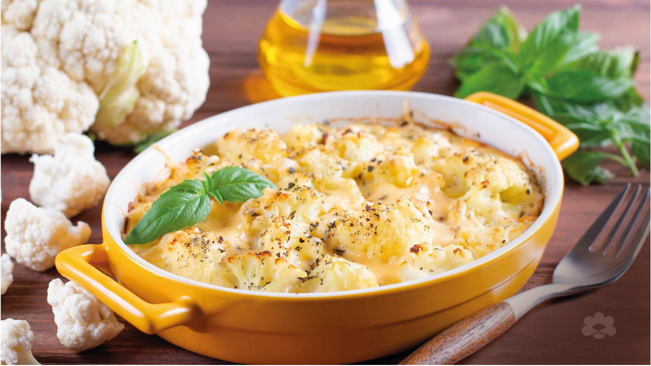 خلطبيطة الكوسا والقرنبيط مع صلصة البيشاميل 