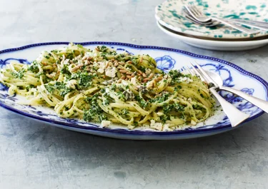 Pasta med grönkål- och ostsås