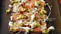 Laxcarpaccio med pepparrotskräm