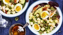 Kycklingsallad med ägg och ost