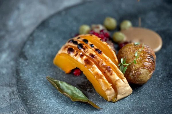 Butternut steg med pommes hasselback og brun sovs