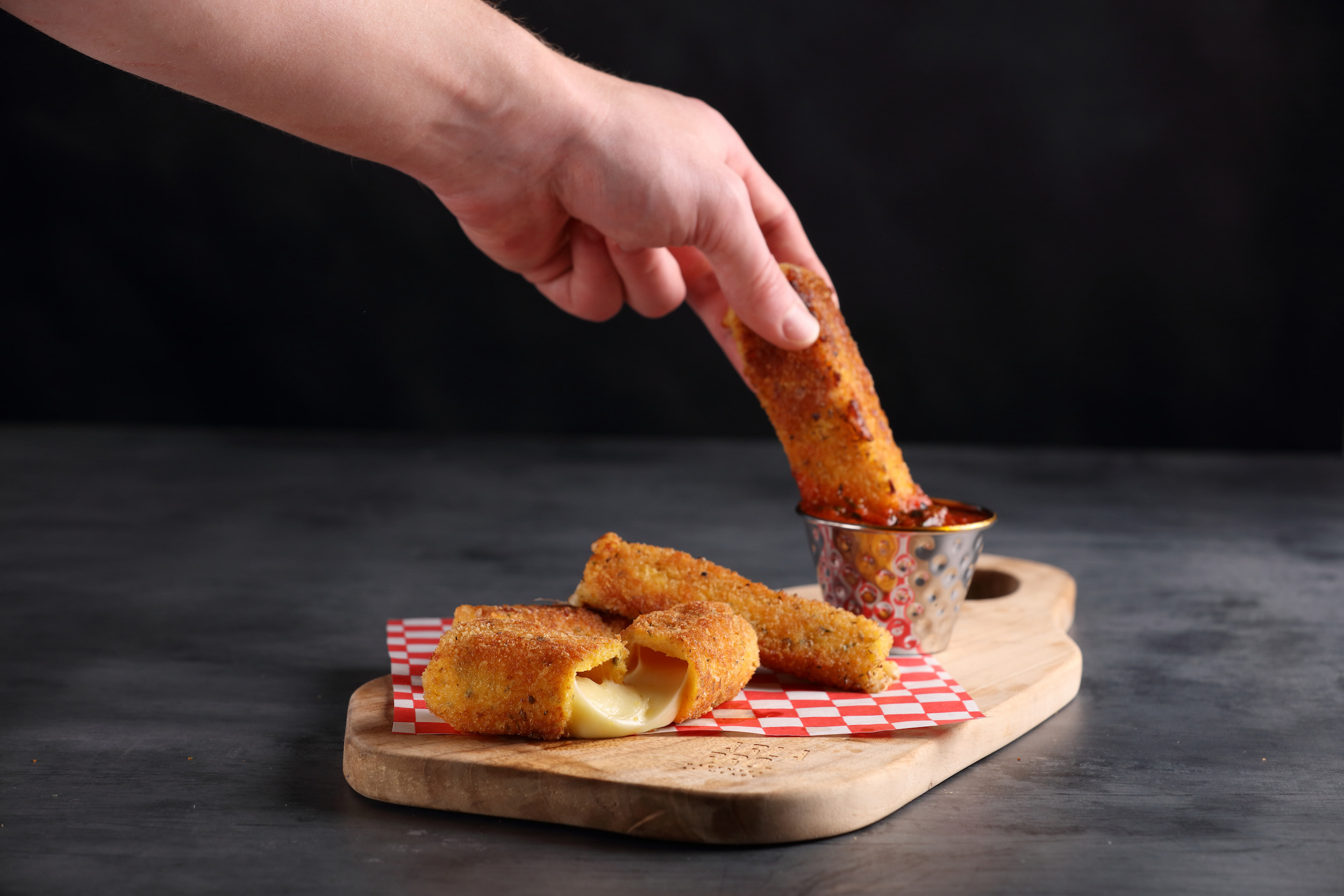Mega Mozzarella Sticks (μπαστουνάκια)