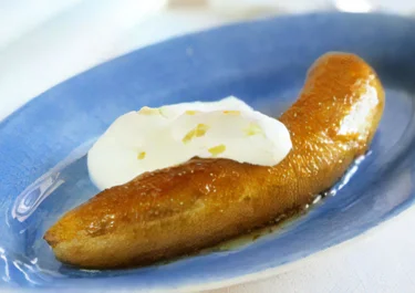 Stekta bananer med ingefärsgrädde