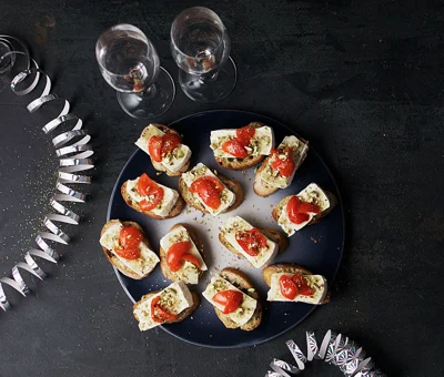 Crostini with Creamy Brie and peppadews