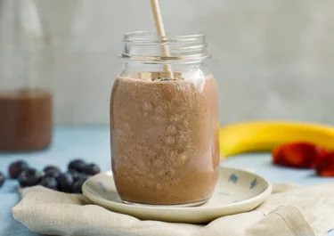 Haferflocken-Proteinshake mit Schokoladenmilch