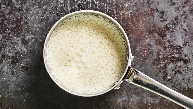 Klassinen Beurre Blanc-kastike