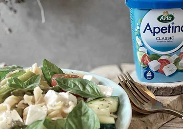 Fusilli con espárragos trigueros, calabacín y Arla Apetina
