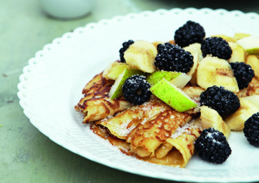 Havregrynspandekager med frugtsalat