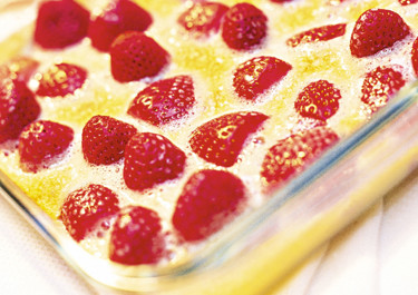 Punssilla marinoituja mansikoita