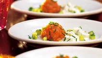 Laxtartar med ingefärstsatsiki