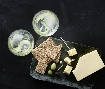 Gin & tonic with Mature Cheddar, crackers & olives
