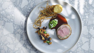 Örtfylld lammsadel med smörrostad rotselleri