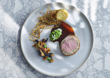 Örtfylld lammsadel med smörrostad rotselleri