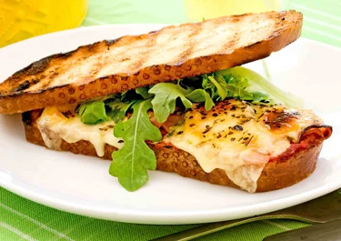 Grillad pizzamacka med färsk oregano