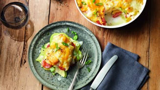 Kartoffelauflauf mit Zucchini und Kirschtomaten mit Arla Finello® Ofenkäse